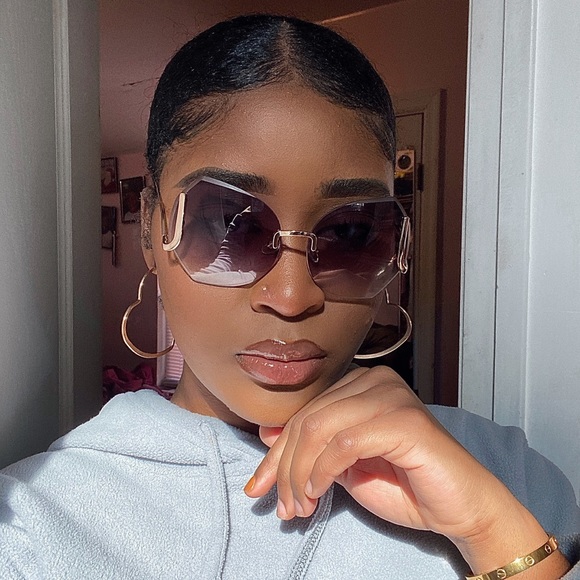 Meet your Posher, Marie - Picture 2 of 2